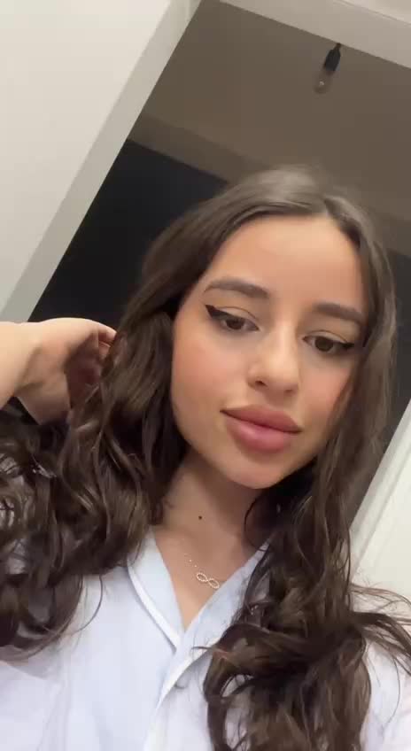 @Camila 221