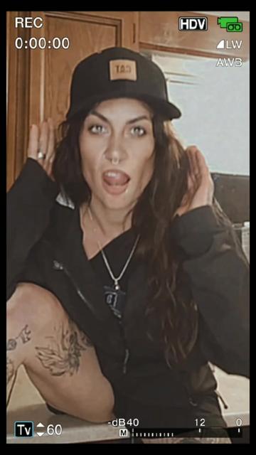 @Megan MOXX | Singer songwriter