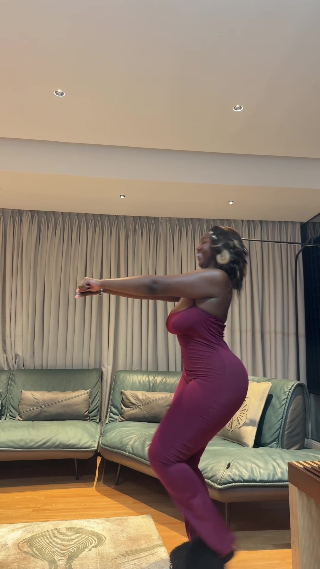 @Sandi bites twice.💎