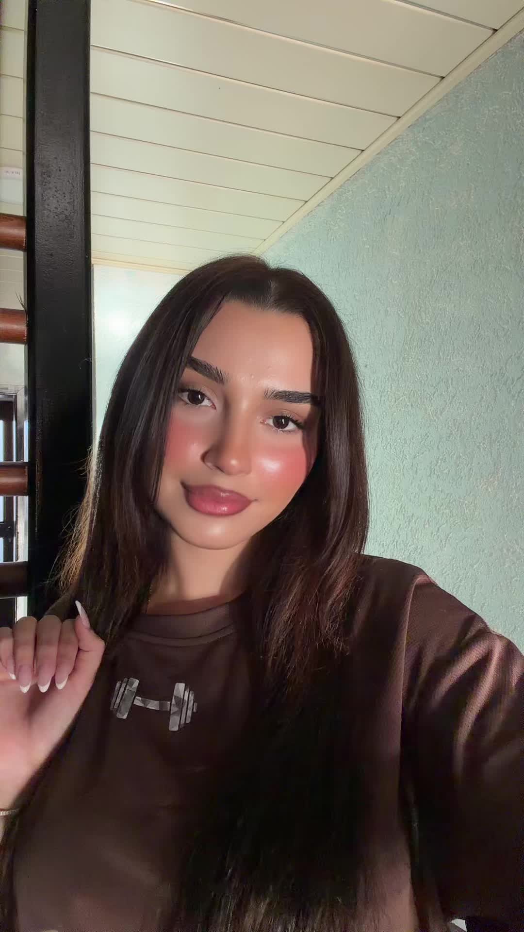 @𝒱