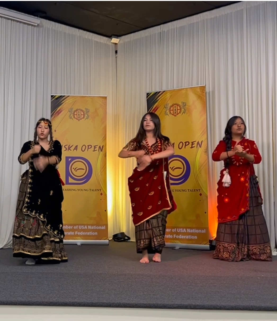 @Dancegroup