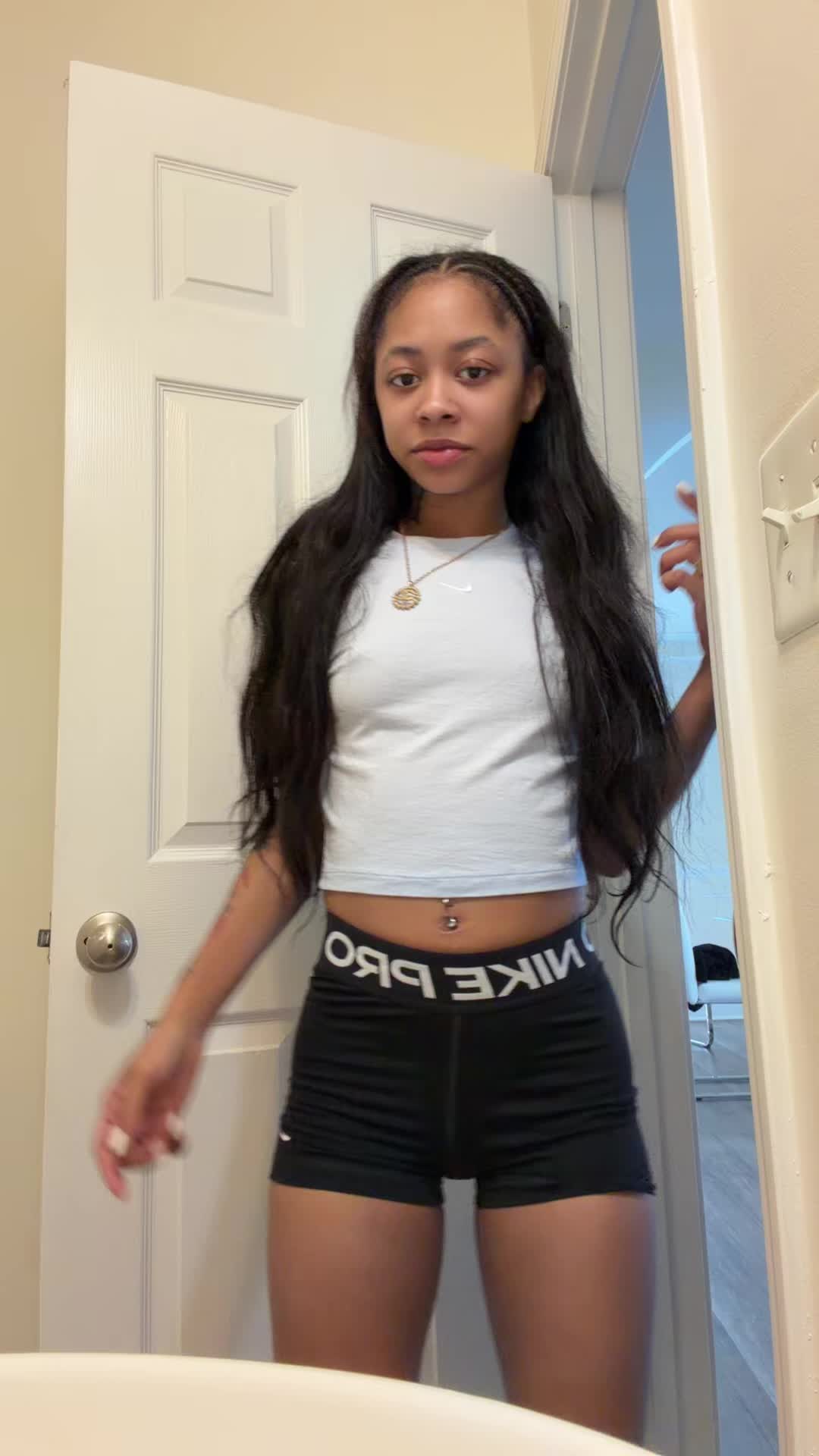 @brattyfindomnii 👸🏽