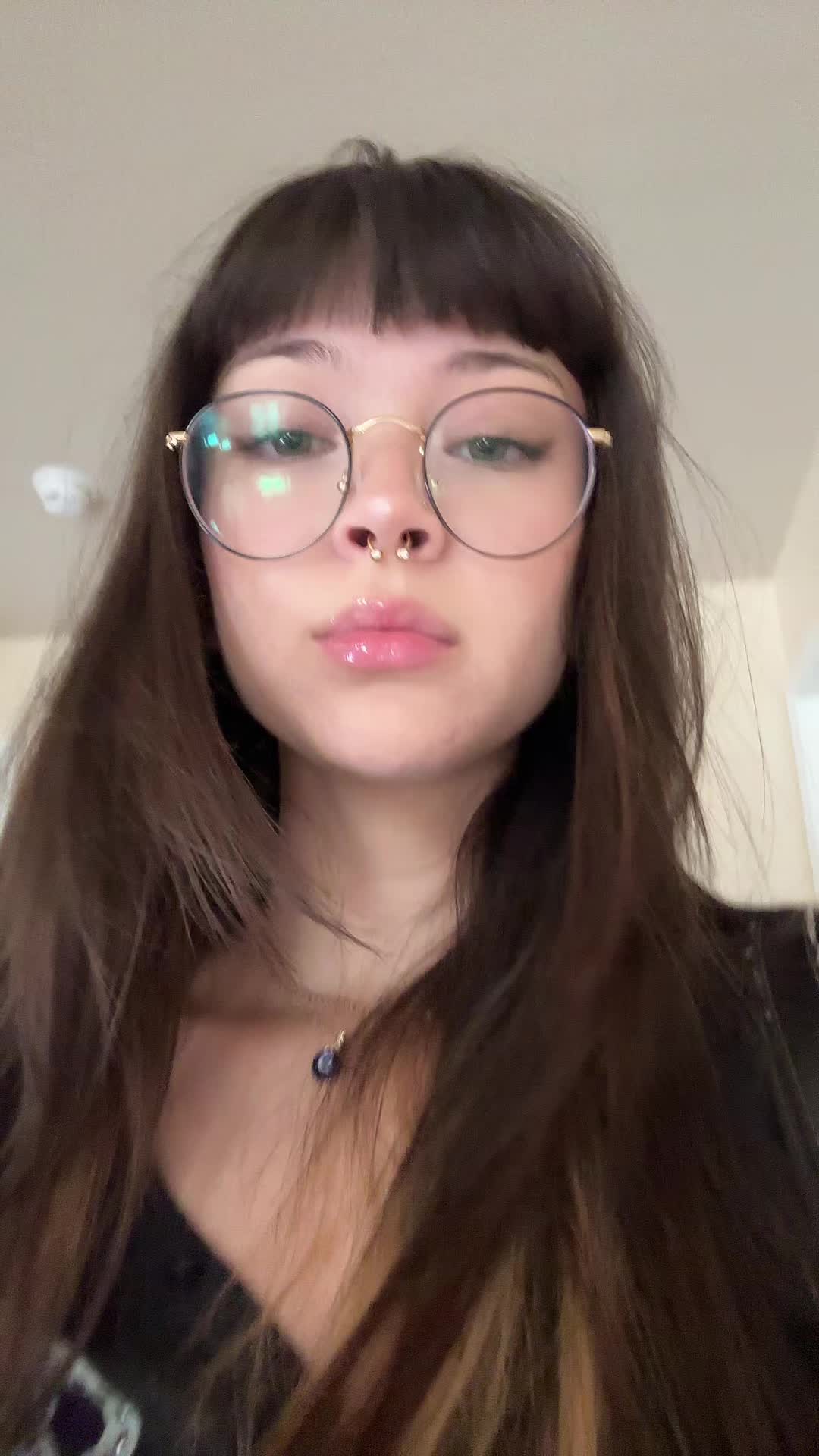 @^_-)≡★