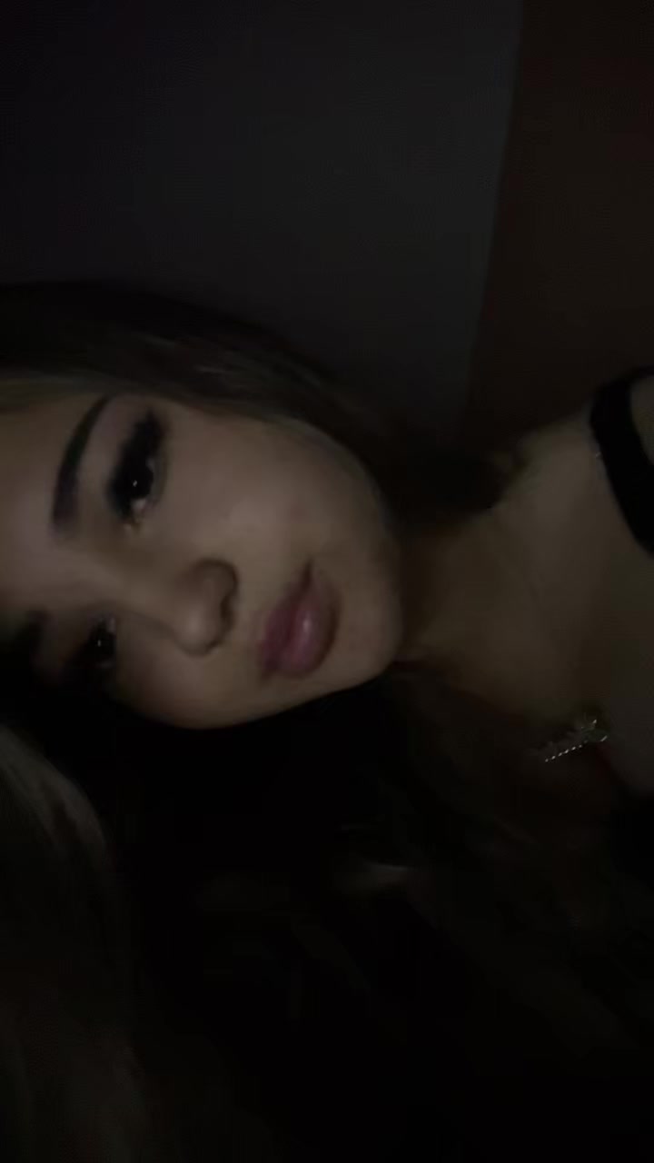 @👱🏼&zwj;♀️