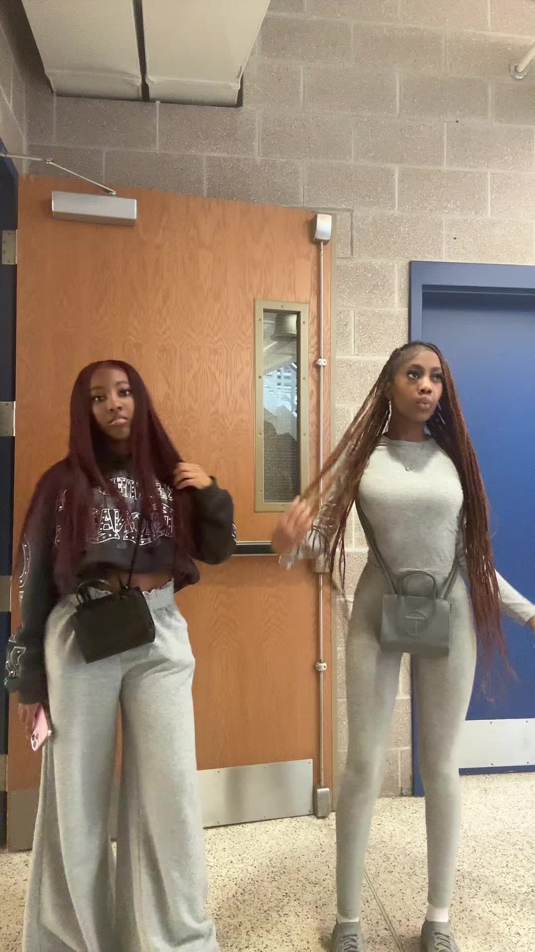 @prettyredbone🍒