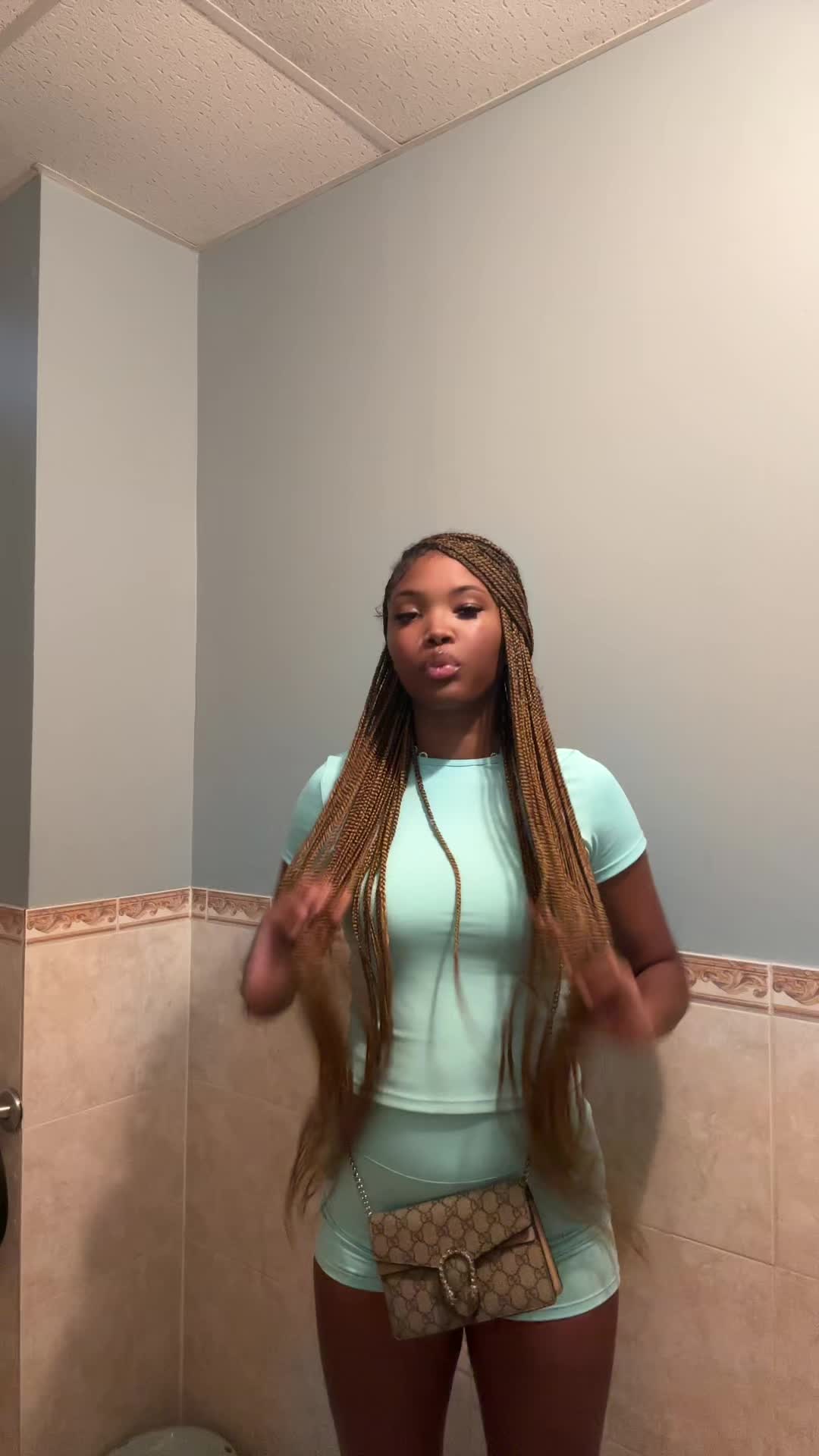 @👸🏽