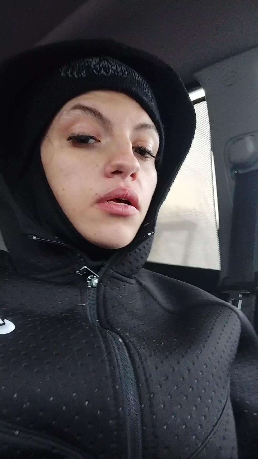 @Bee
