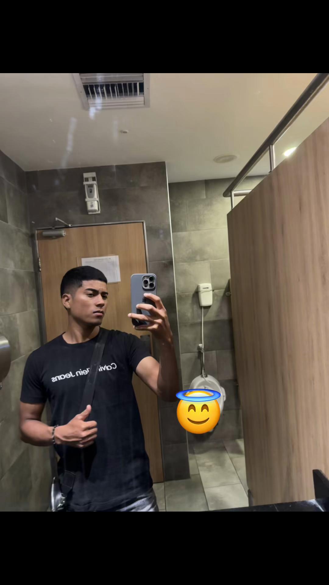 @user 🧔