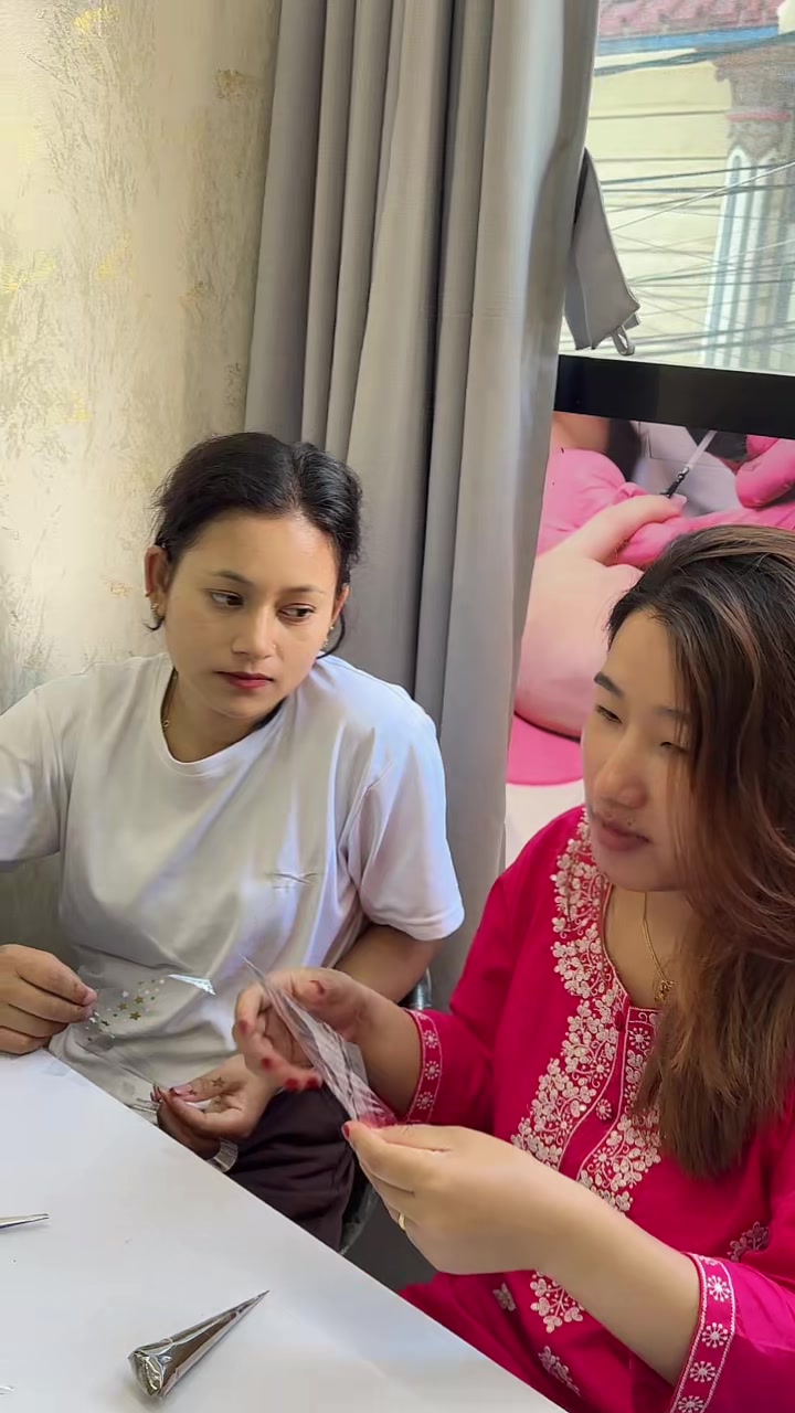 @Makeupbyniru beauty studio