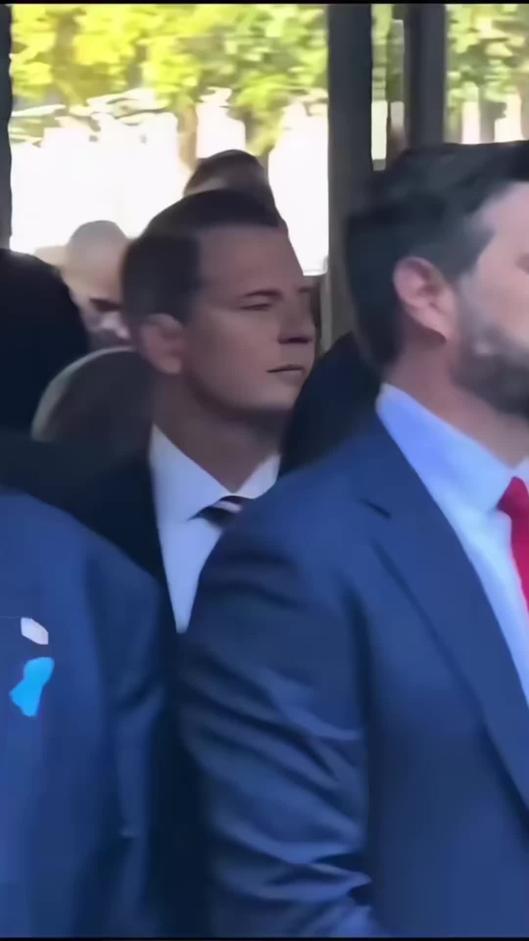 @Lg