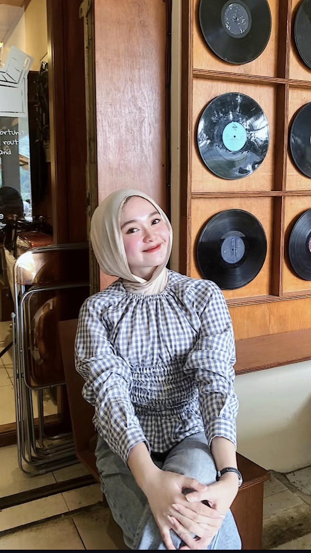 @anniputri5