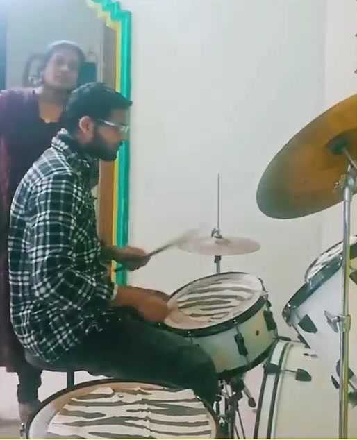 @இசைஞானி இளையராஜா ரசிகன்