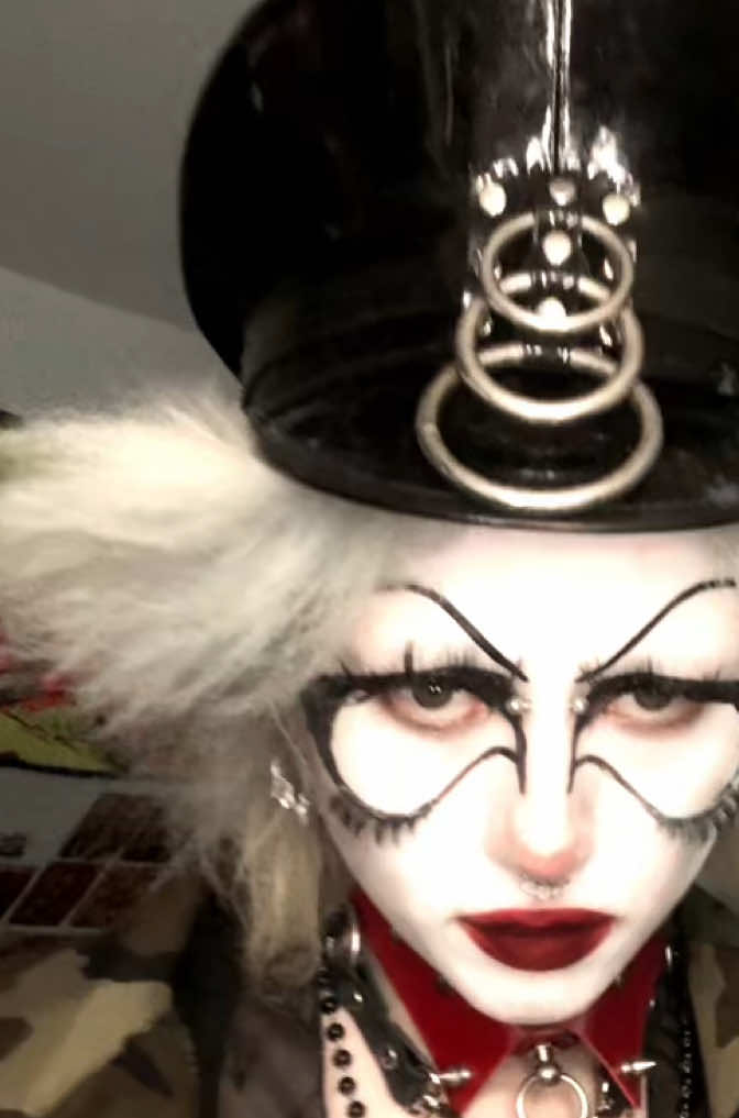 @dollygoth666
