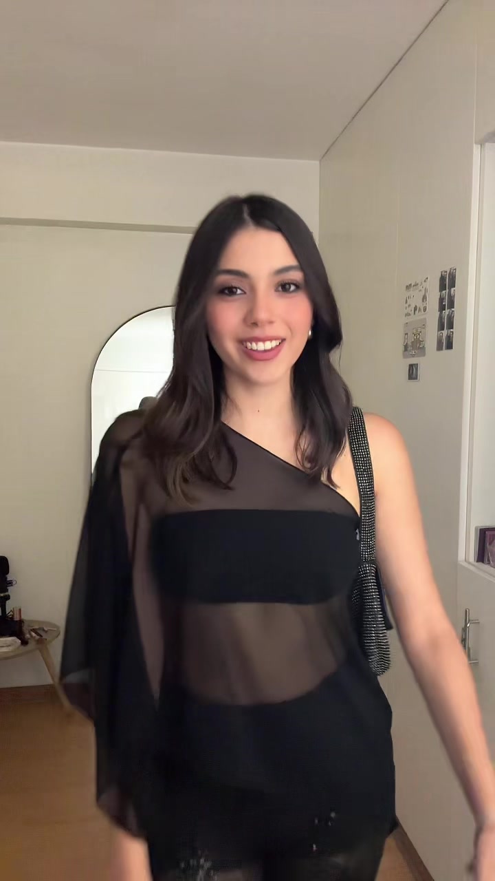 @adrianaleivaac