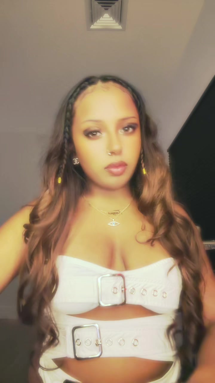@Nia306