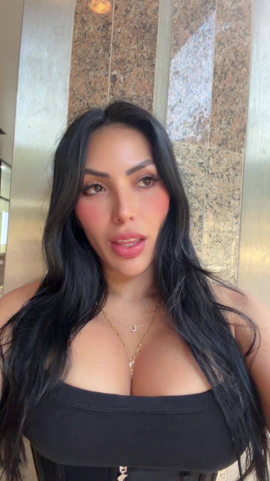 @leslyreynas