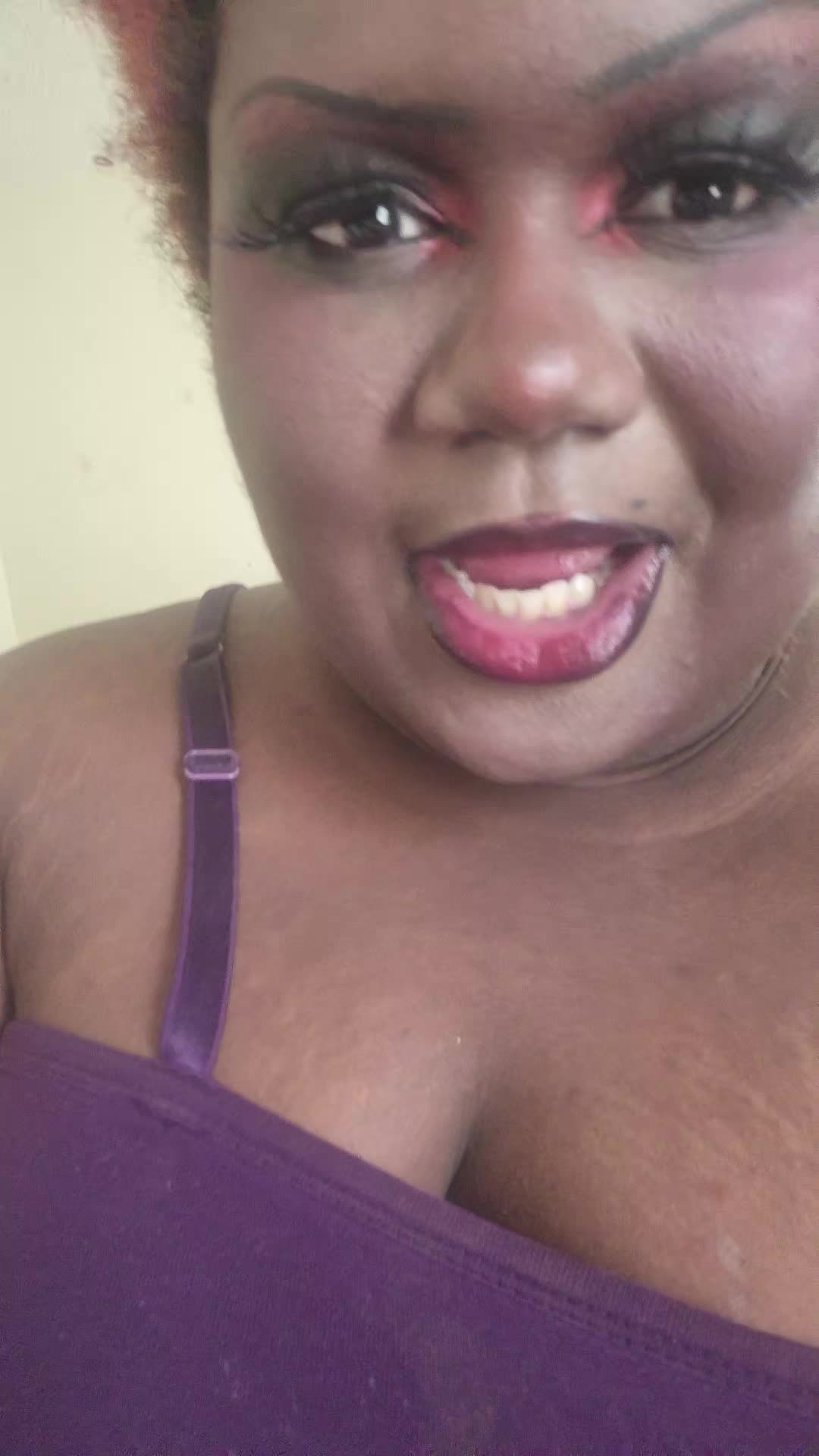 @blackgirlutena (LESBIAN APOCO)