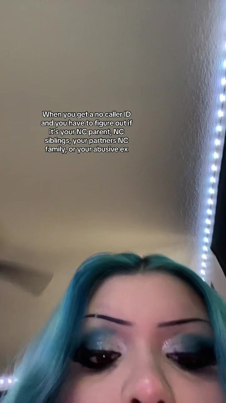 @artisticacids