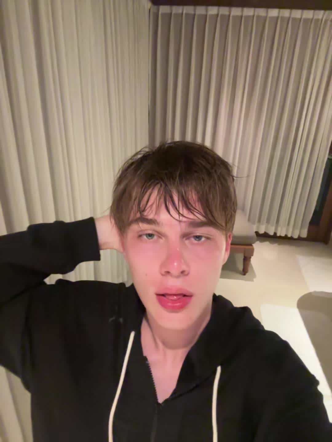 @Илюша🥱