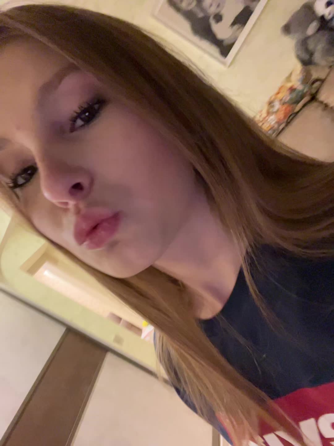 @🫦