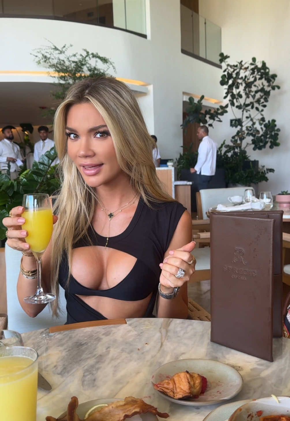 @alexacollins