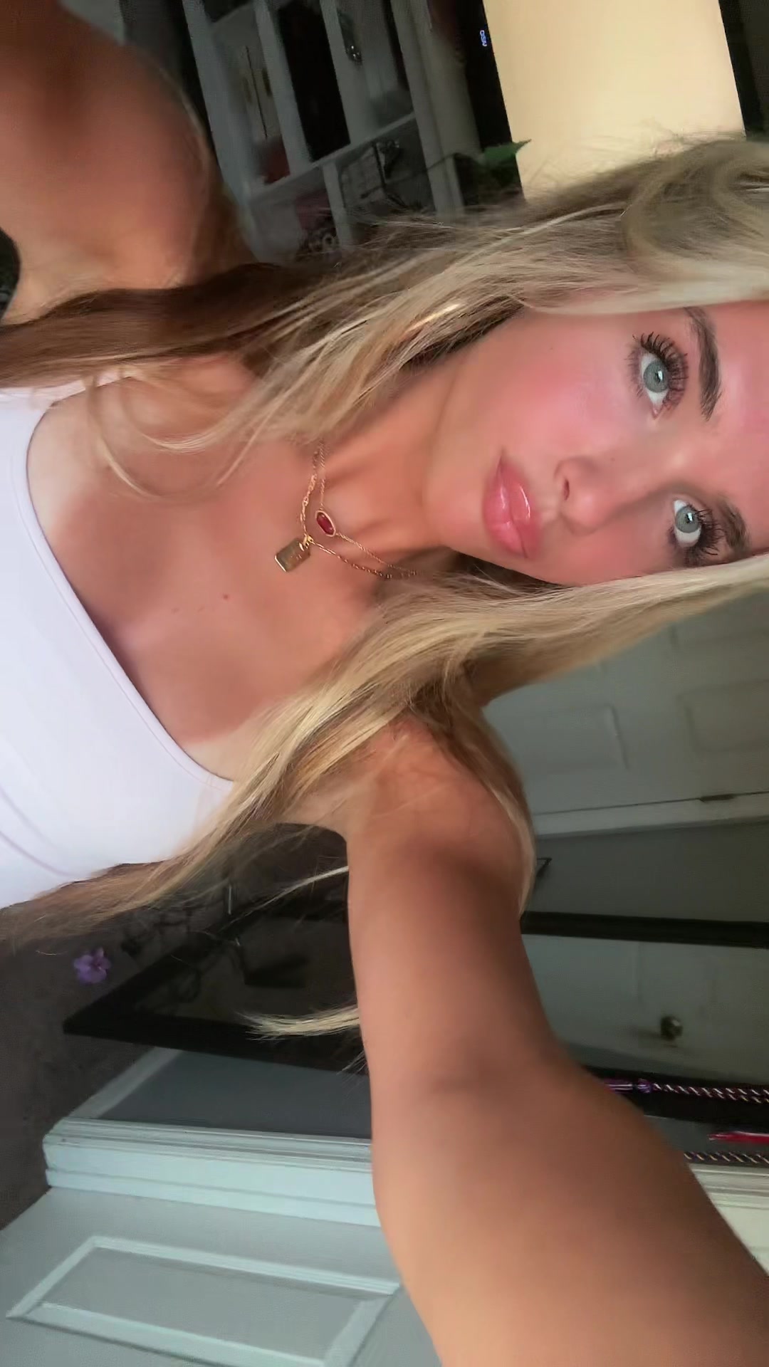 @thatblondandbrunete