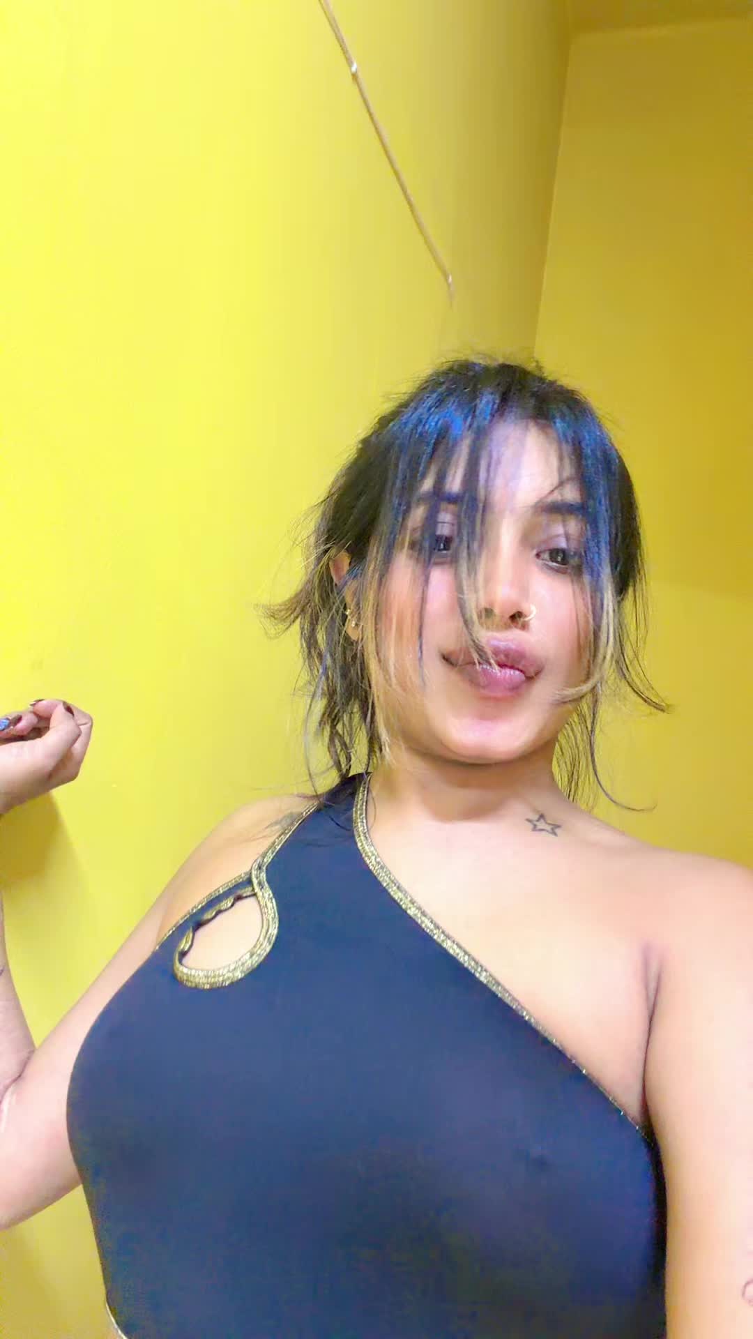 @Ahanya de Silva ❤️