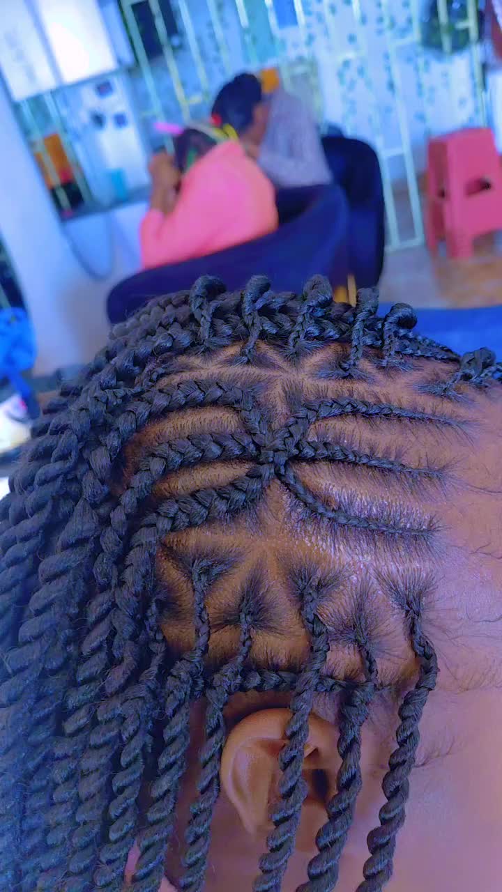 @Maryzippy the hairdresser 😍