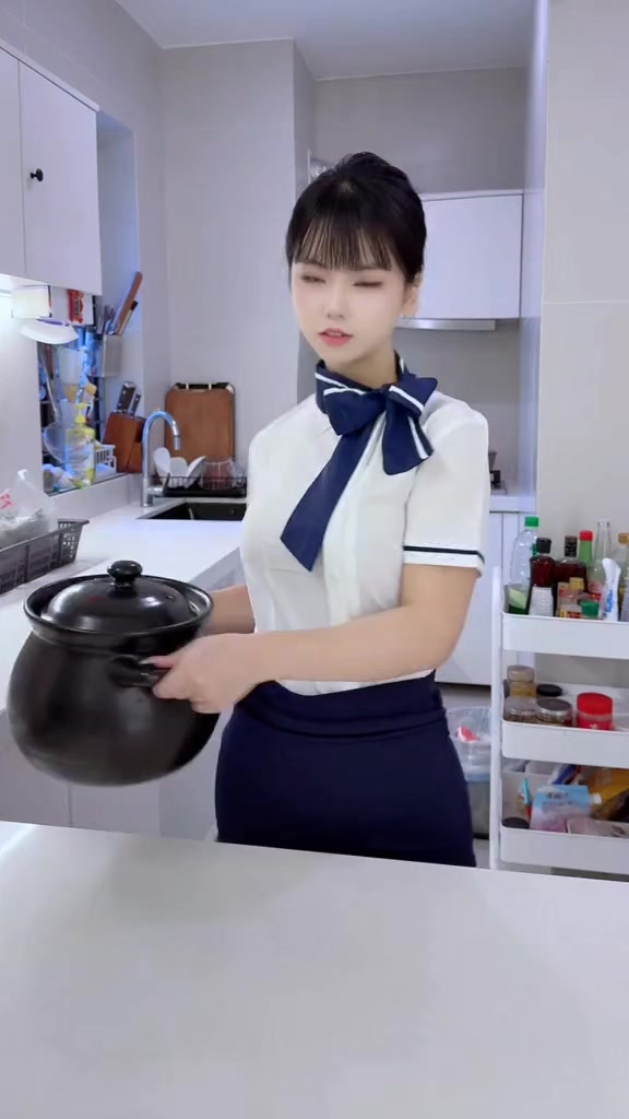 @干饭小困困