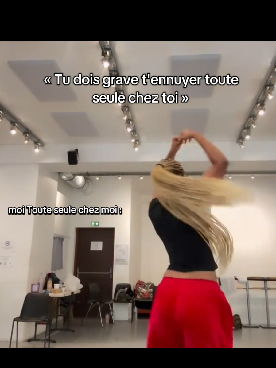 @Love_Ronisia_ᥫ᭡