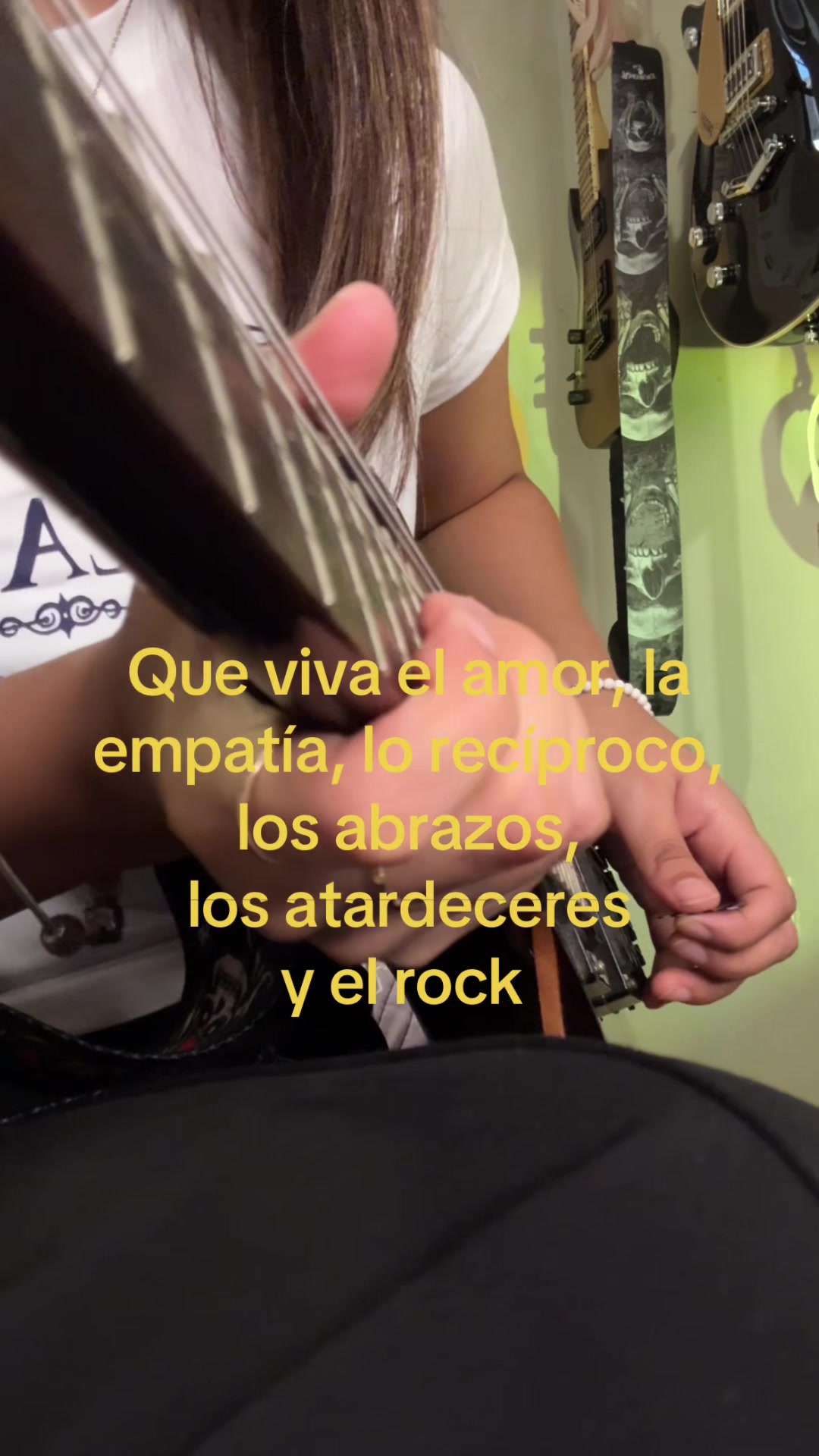@Camila Alanis