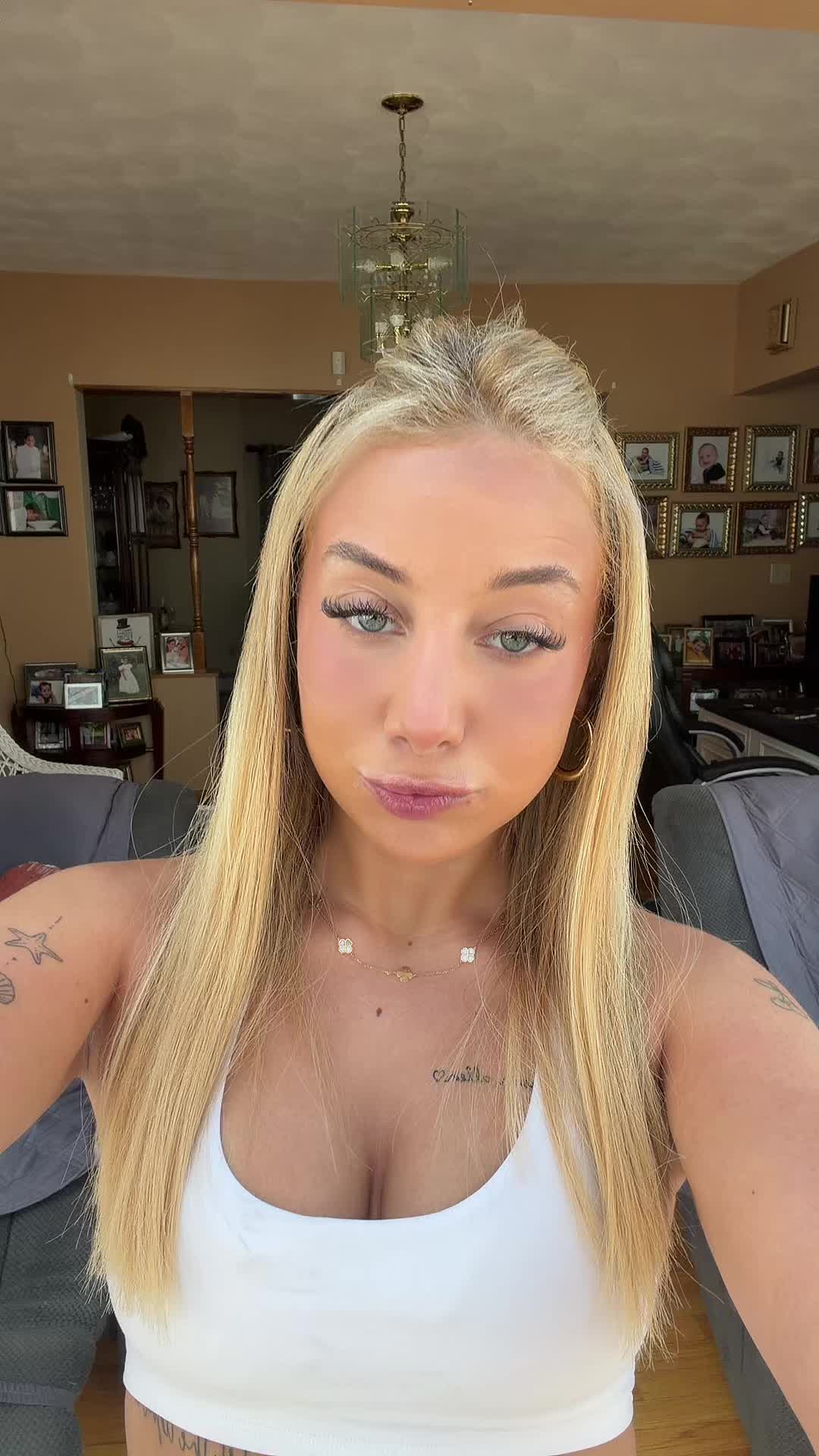 @ariana carvalho