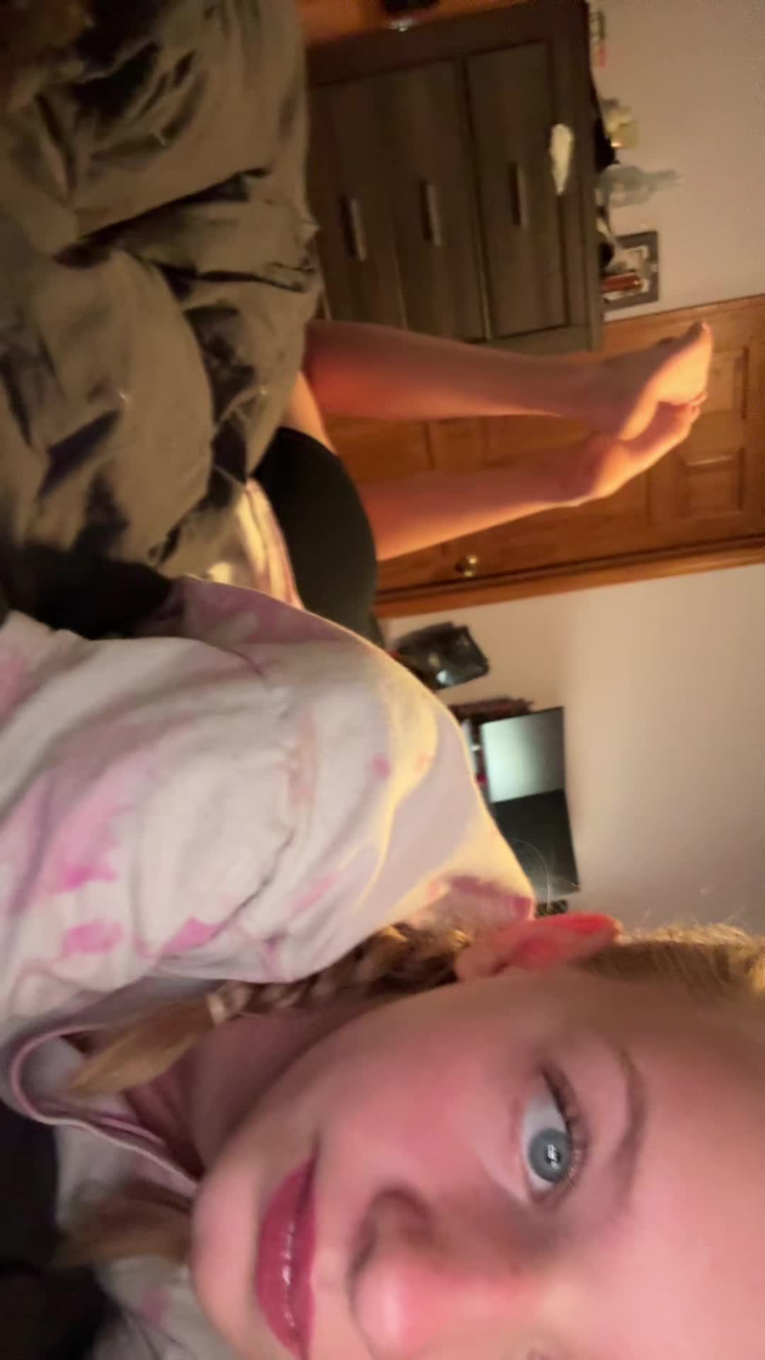 @urmom.com719