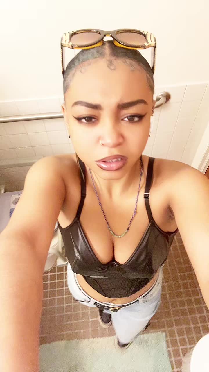 @PRETTY _GIRL_LOCA3🌟🎤