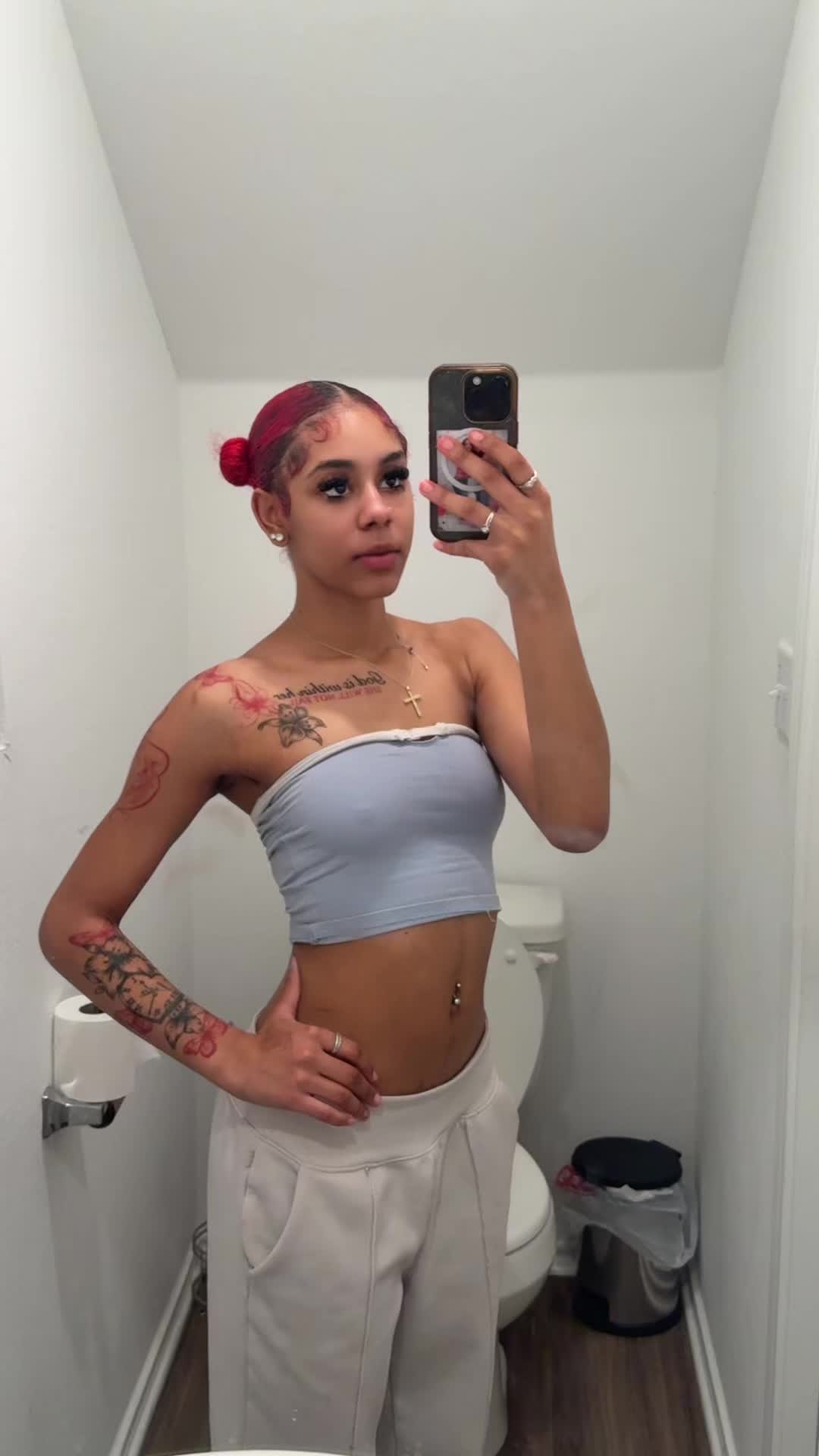 @Yafavoritelightskin._05