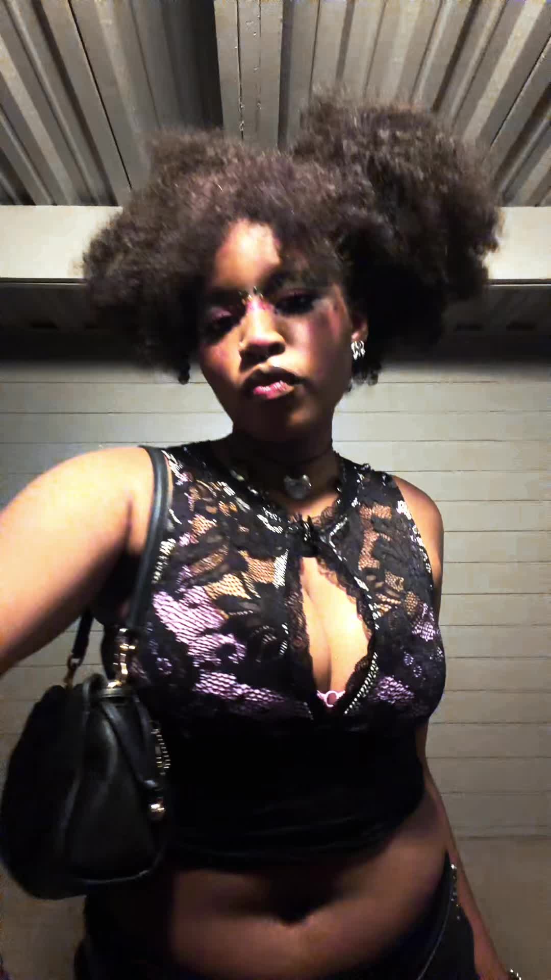 @Chinyelu👩🏾❤️💋👩🏾