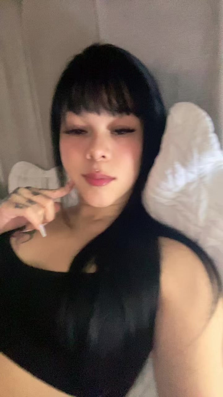 @v 🤍🦢
