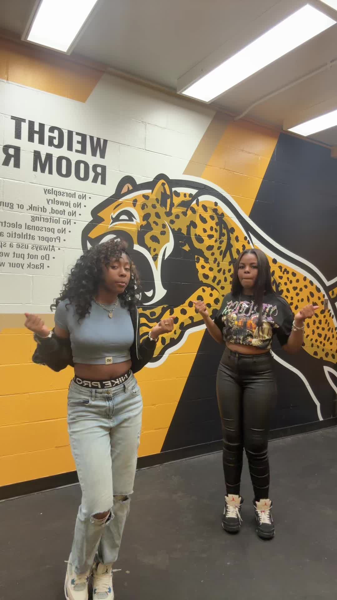 @rockoutzari_