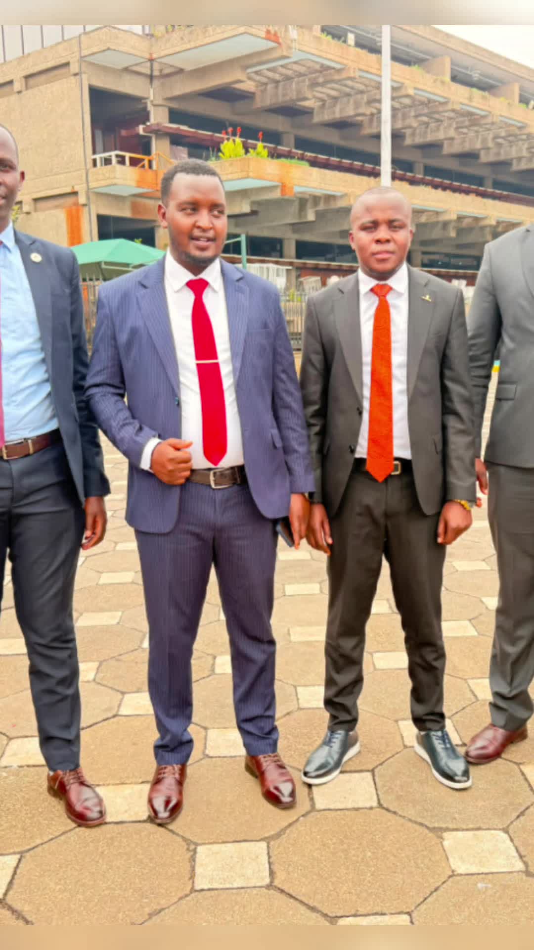 @ELON MANDAGO