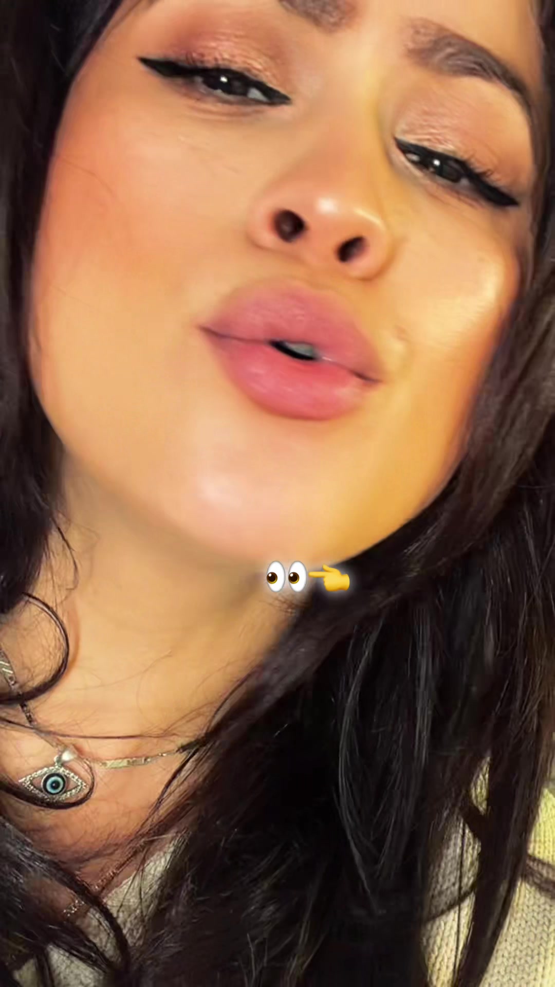 @Anahi