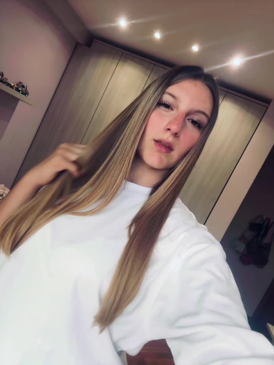 @𝟐𝟐