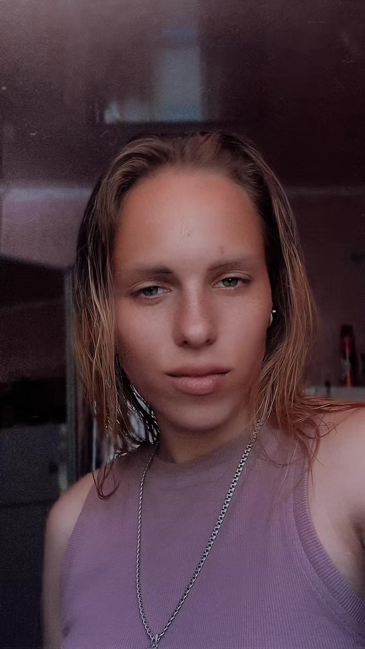 @Anna_