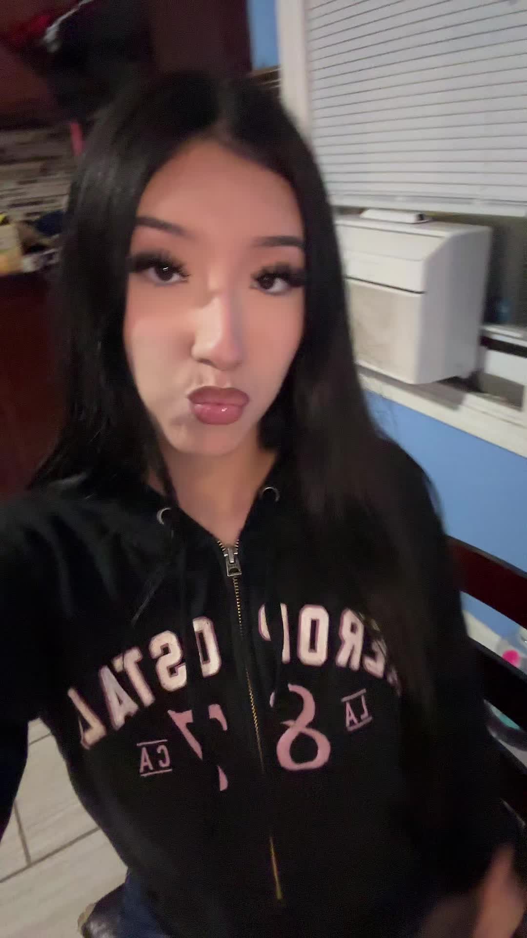 @toomfsexyy