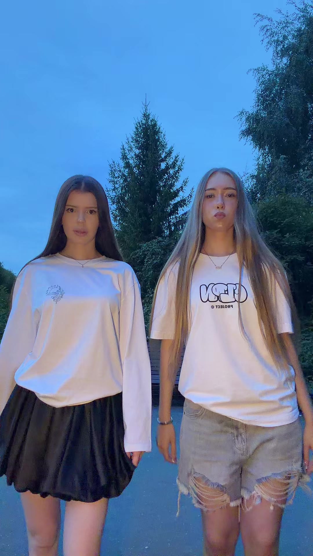 @👩🏼👩🏽