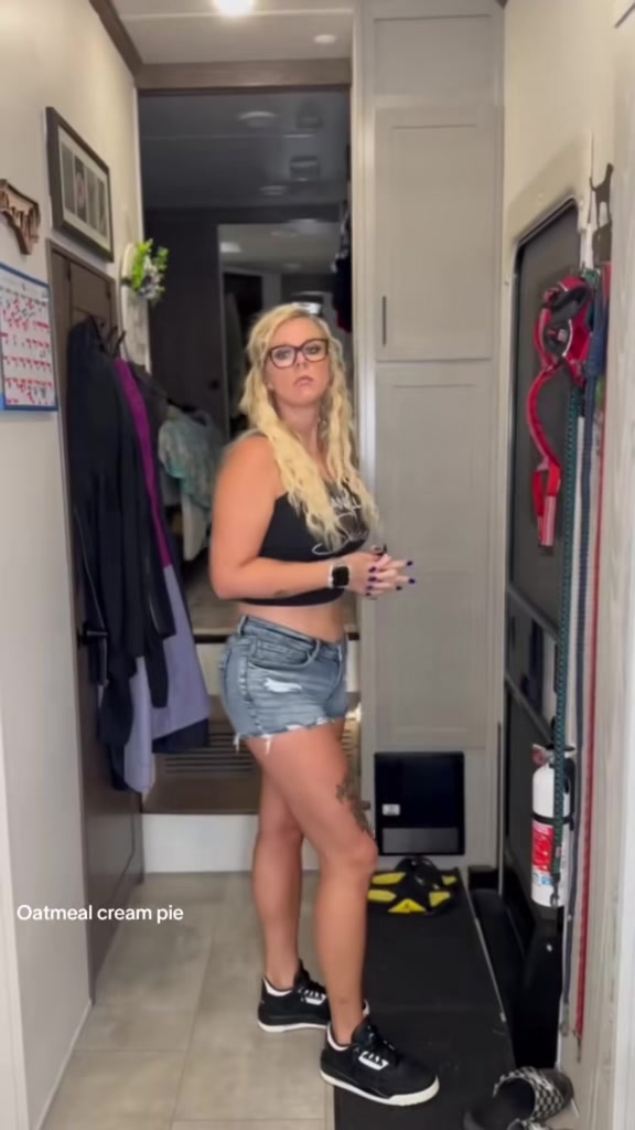 @that_blonde_wife