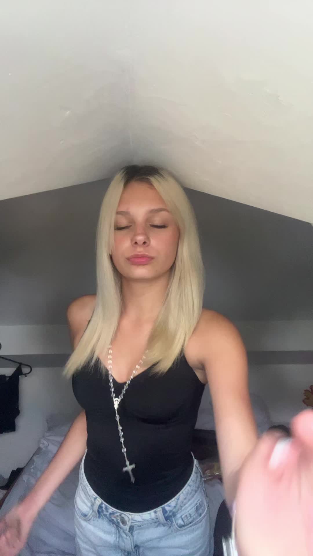 @Mariella✝️