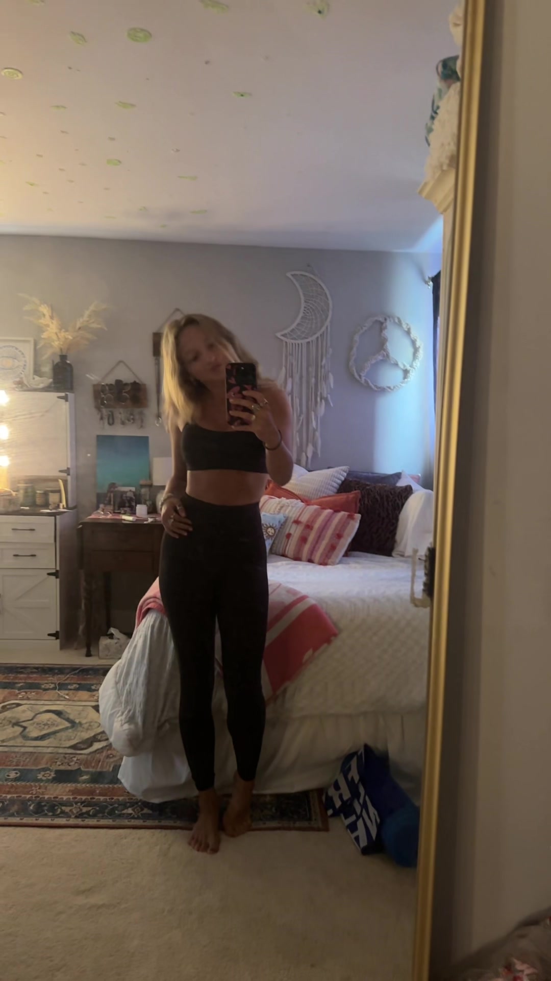 @Chloemangee