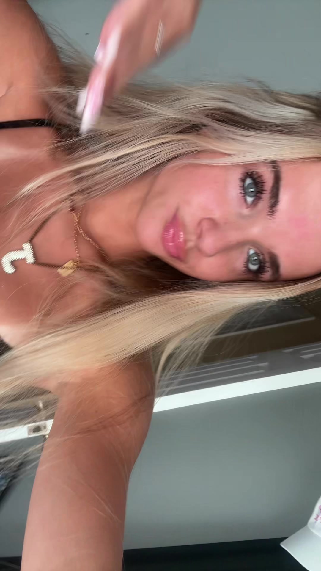 @thatblondandbrunete