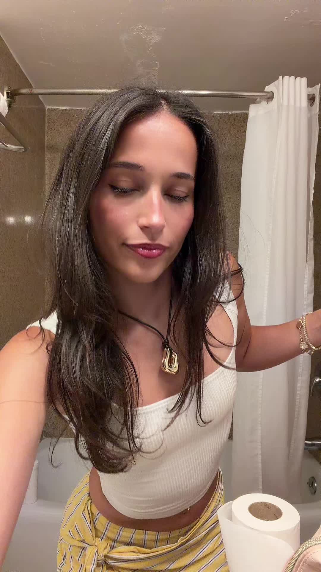 @Juliagjelaj