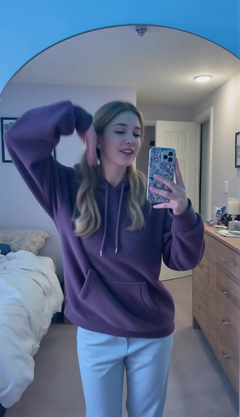 @olivianeone